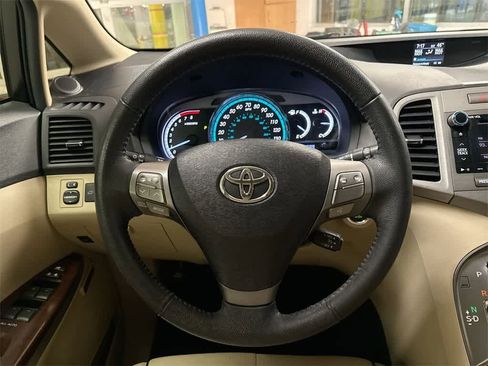 Used 2012 Toyota Venza XLE image 25