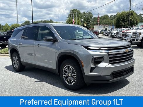 New 2025 Chevrolet Traverse LT image 2