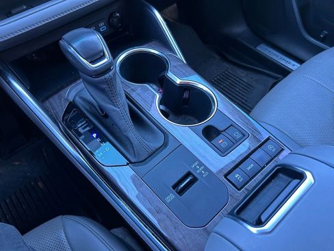 Used 2022 Toyota Highlander Limited image 28