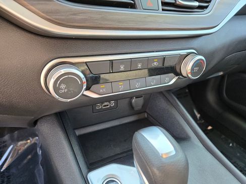 Certified 2025 Nissan Altima 2.5 SV FWD image 24