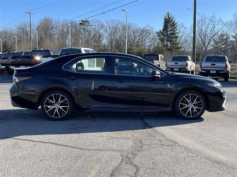 Used 2023 Toyota Camry SE image 6