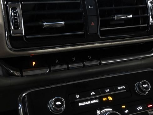 Used 2018 Lincoln Navigator Select w/ Technology Package image 27