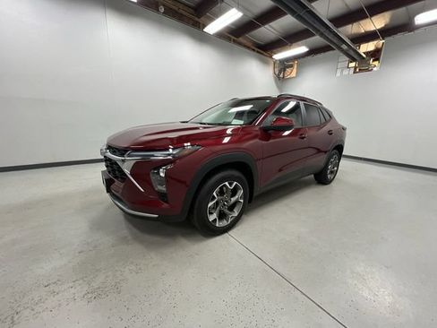 Certified 2024 Chevrolet Trax LT w/ Driver Confidence Package FWD image 4