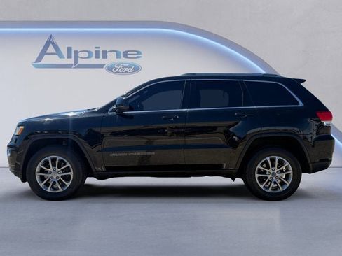 Used 2018 Jeep Grand Cherokee Laredo AWD/4WD image 2
