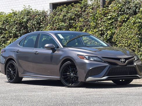 Used 2024 Toyota Camry XSE FWD image 2