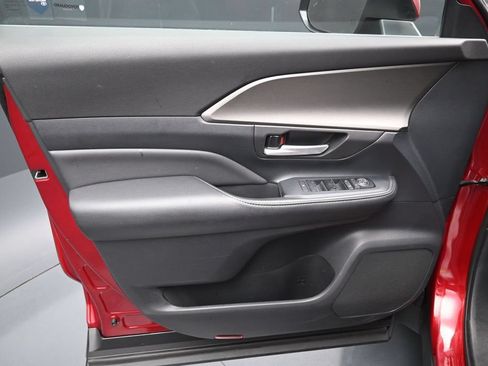 Certified 2024 Toyota Grand Highlander AWD image 11
