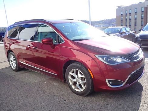 Used 2017 Chrysler Pacifica Touring-L w/ Tire & Wheel Group image 5