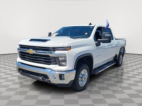 Used 2025 Chevrolet Silverado 2500 LT w/ Convenience Package AWD/4WD image 3