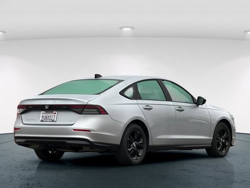 Certified 2025 Honda Accord SE image 6