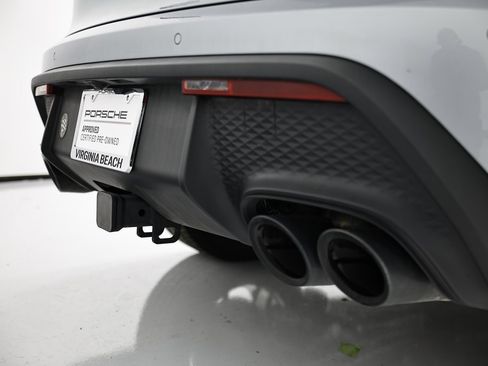 Certified 2025 Porsche Macan image 16