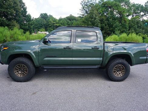 Used 2021 Toyota Tacoma Limited AWD/4WD image 19