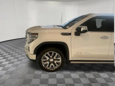 Used 2025 GMC Sierra 1500 Denali w/ Denali Reserve Package AWD/4WD image 5