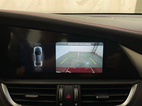 Used 2025 Alfa Romeo Giulia AWD image 19