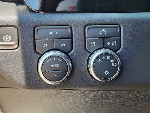 New 2026 GMC Sierra 1500 SLE w/ Preferred Package image 16