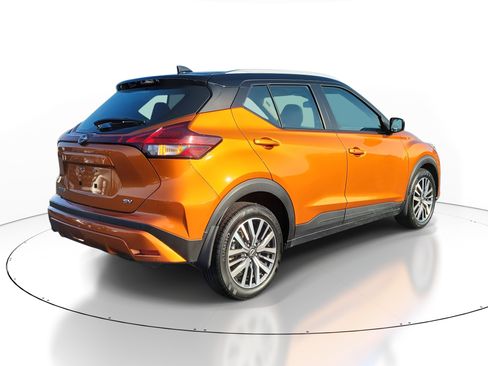 Certified 2023 Nissan Kicks SV image 4