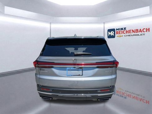 Used 2025 Buick Enclave Preferred FWD image 5
