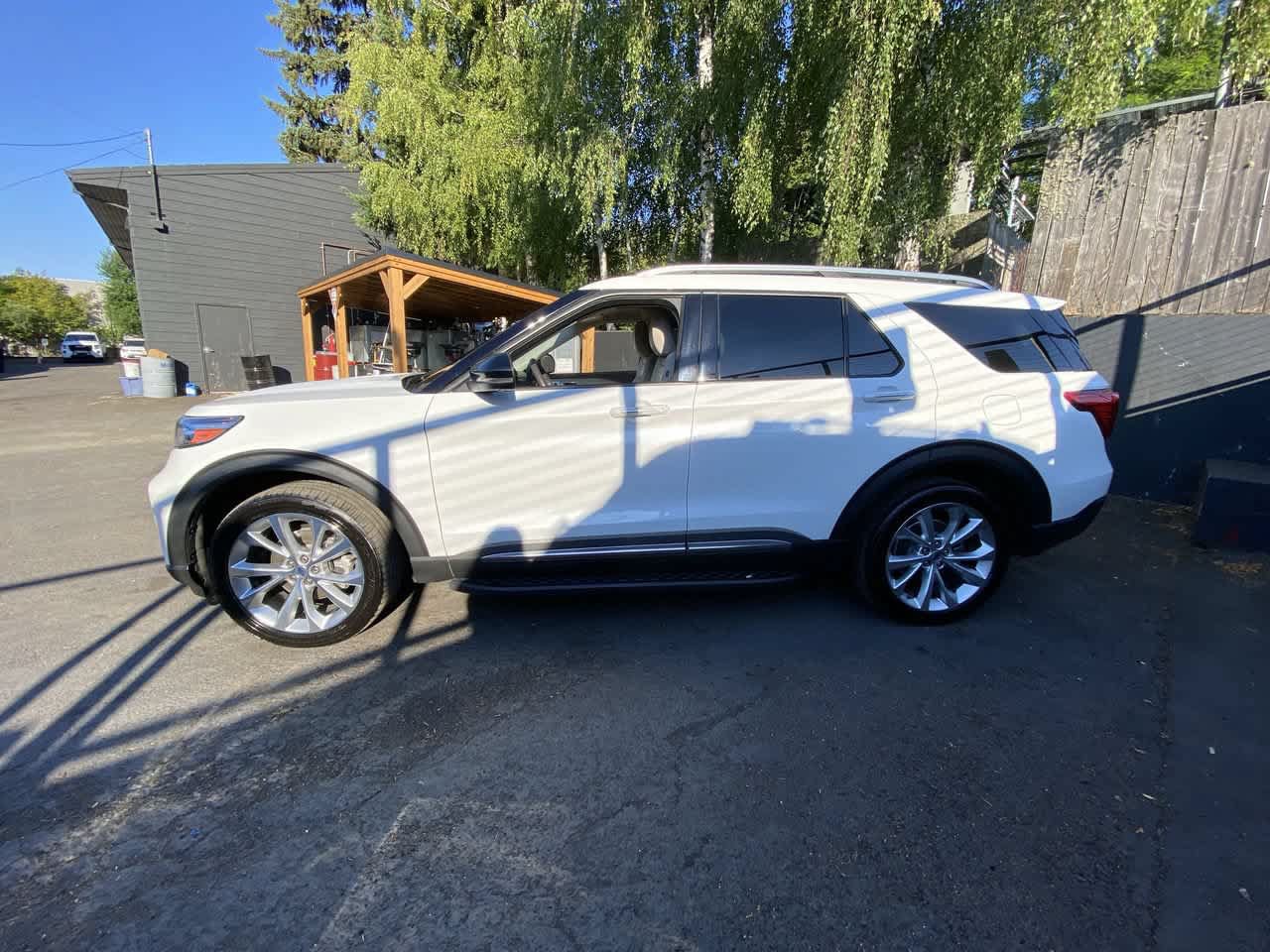 Used 2022 Ford Explorer Platinum w/ Equipment Group 601A AWD/4WD image 3
