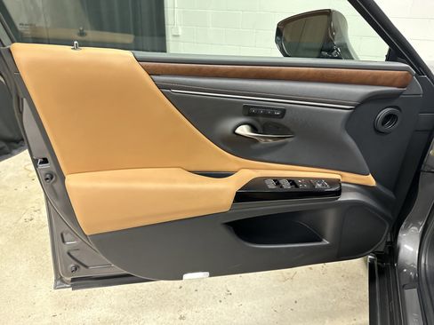 Certified 2025 Lexus ES 350 w/ Technology Package FWD image 14