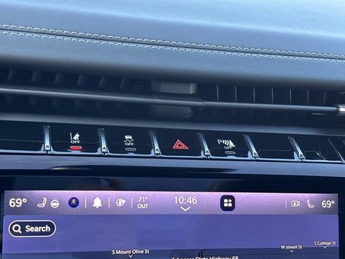 Used 2024 Jeep Grand Cherokee L Overland w/ Advanced Protech Group III image 34