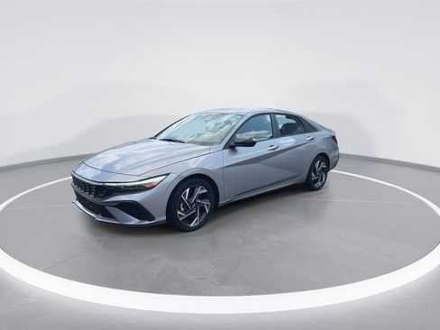 Certified 2025 Hyundai Elantra Sport FWD image 4