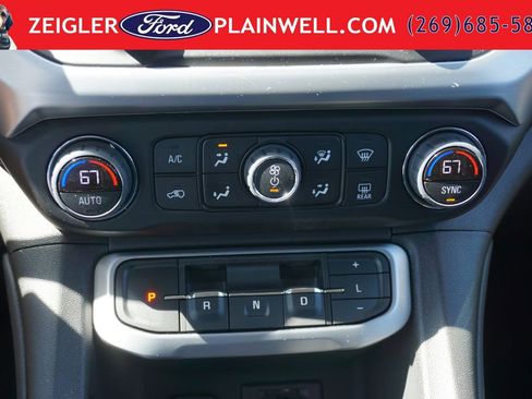 Used 2023 GMC Acadia SLT w/ LPO, Floor Liner Package AWD/4WD image 21