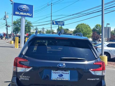 Used 2019 Subaru Forester Premium AWD/4WD image 5