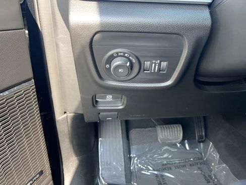 Used 2023 Jeep Grand Cherokee Overland w/ Adv Protech Group III image 16