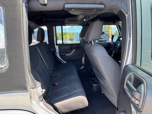 Used 2017 Jeep Wrangler Unlimited Sport w/ Connectivity Group AWD/4WD image 12