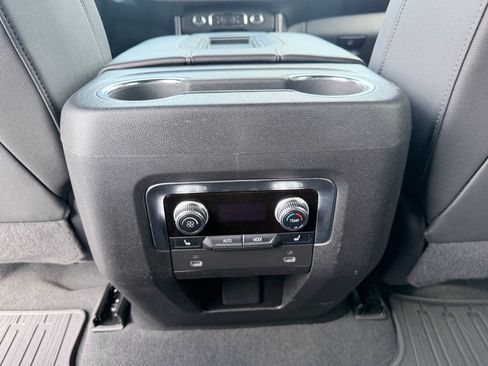 Used 2022 GMC Yukon AT4 w/ Technology Package AWD/4WD image 31