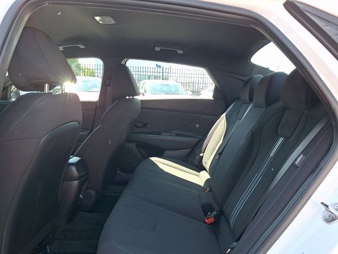 Certified 2025 Hyundai Elantra Sport FWD image 10