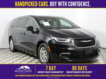 Used 2025 Chrysler Pacifica Select