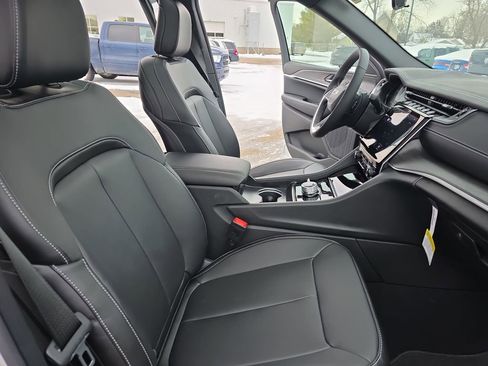 New 2025 Jeep Grand Cherokee Limited image 10