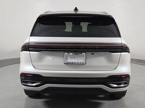 Used 2024 Lincoln Nautilus Reserve w/ Equipment Group 202A image 5