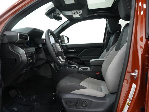 Used 2025 Toyota Tacoma TRD Off-Road image 20