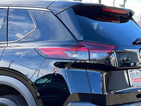 Certified 2021 Nissan Rogue SV image 9