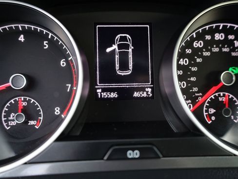 Used 2017 Volkswagen Golf S image 26