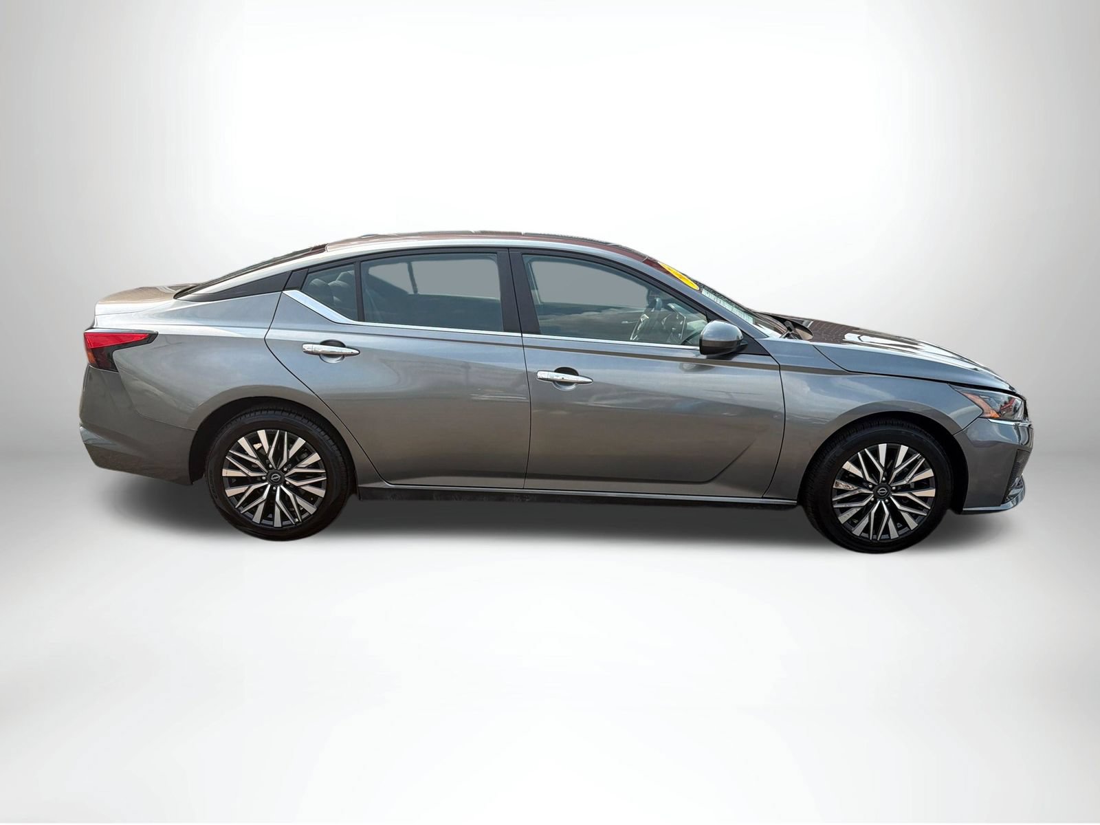 Used 2025 Nissan Altima 2.5 SV FWD image 8