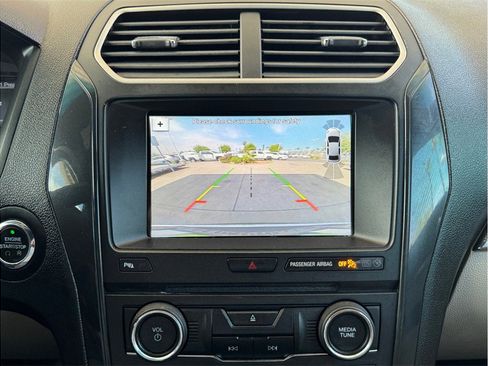Used 2018 Ford Explorer XLT w/ Equipment Group 202A FWD image 16