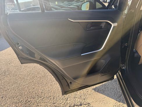Used 2019 Toyota RAV4 LE image 16