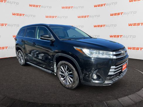 Used 2018 Toyota Highlander XLE AWD/4WD image 7