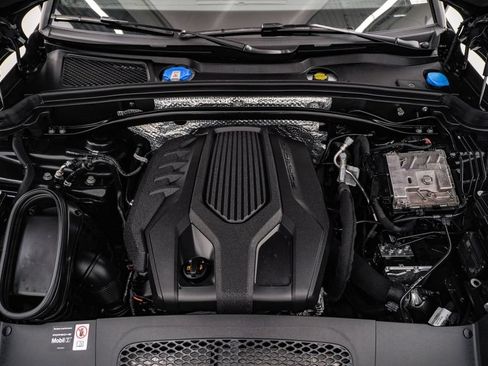 Certified 2026 Porsche Macan AWD/4WD image 29