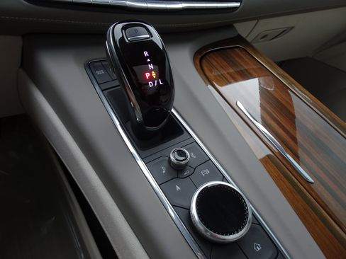 Used 2024 Cadillac Escalade Sport Platinum w/ LPO, ONYX Package AWD/4WD image 28