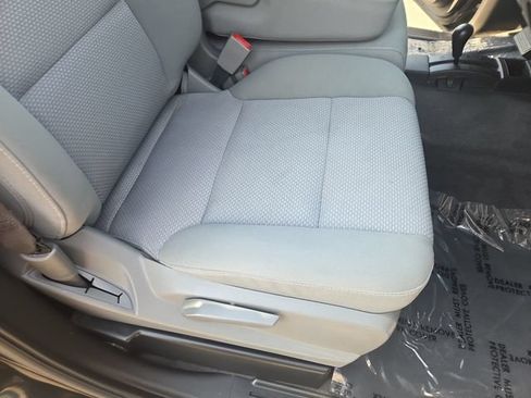 Used 2019 Chevrolet Silverado 1500 Custom w/ Custom Convenience Package AWD/4WD image 28