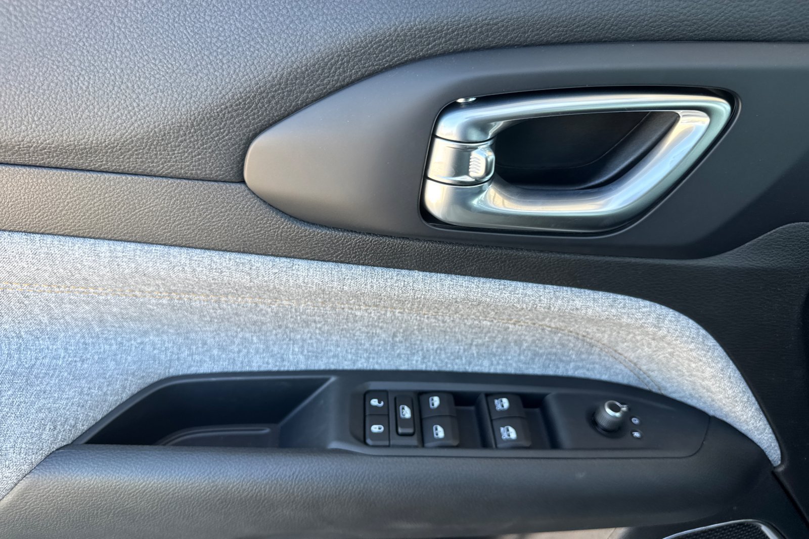 New 2026 Jeep Compass Latitude AWD/4WD image 10