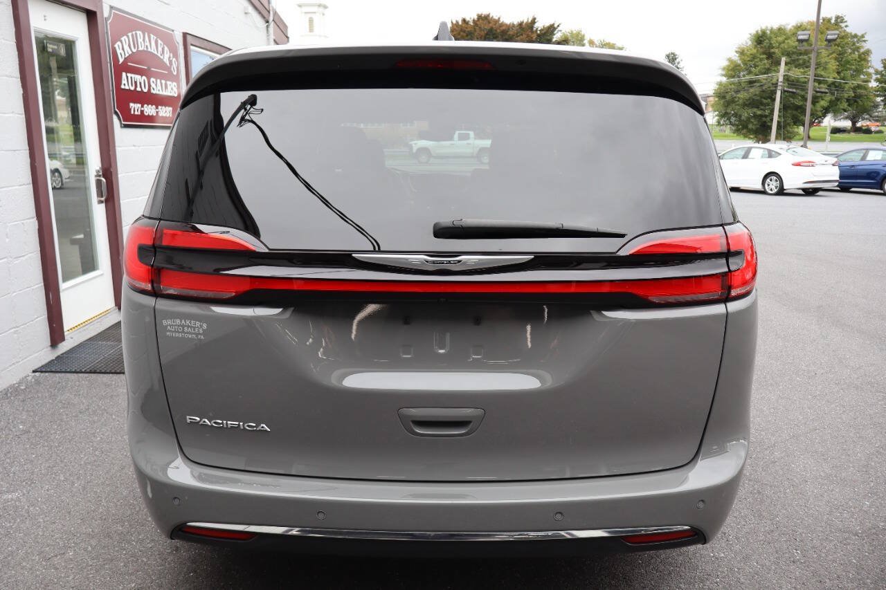 Used 2025 Chrysler Pacifica Select FWD image 3