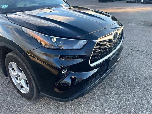 Used 2025 Toyota Highlander LE image 5