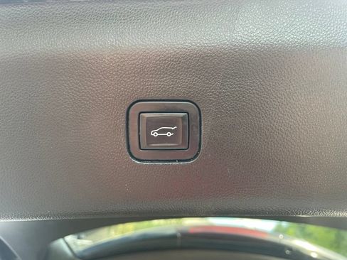 Used 2019 Buick Enclave Premium AWD/4WD image 36