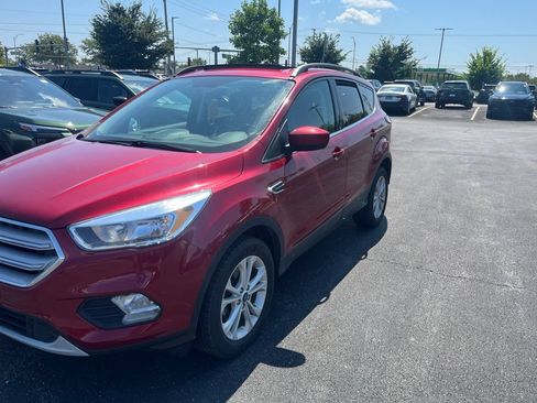 Used 2018 Ford Escape SE FWD image 3