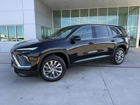 Used 2025 Buick Enclave Preferred w/ Power Package image 2