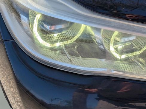 Used 2017 BMW 750i image 8